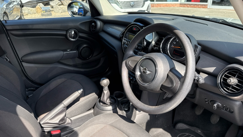 MINI Hatchback 1.5 Cooper 5dr Petrol Hatchback